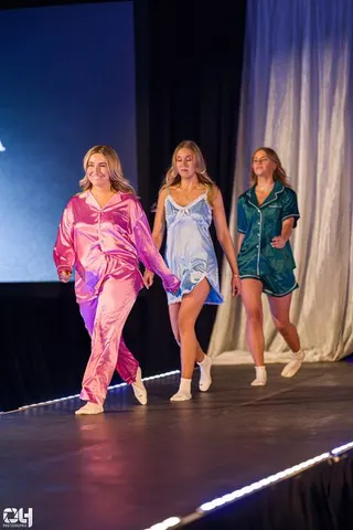 Photo 698 de l'album Héritage — Défilé de mode, Faculté de droit, Université Laval