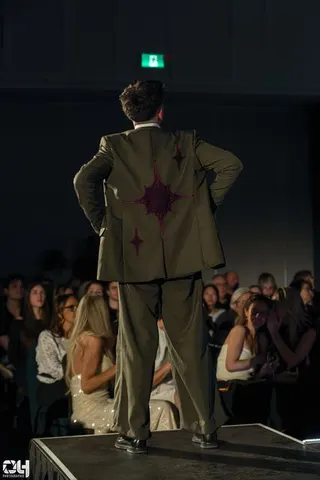 Photo 634 de l'album Héritage — Défilé de mode, Faculté de droit, Université Laval