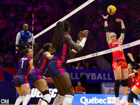 Photo 4 de l'album Ligue des Nations de Volleyball (VNL) – Jour 1 – Québec 2026