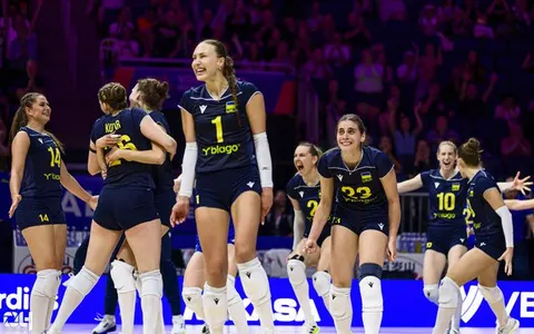 Photo 101 de l'album Ligue des Nations de Volleyball (VNL) – Jour 2 – Québec 2026