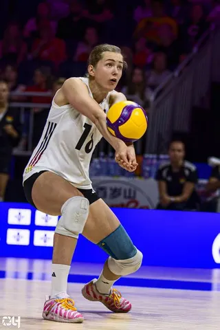 Photo 85 de l'album Ligue des Nations de Volleyball (VNL) – Jour 2 – Québec 2026