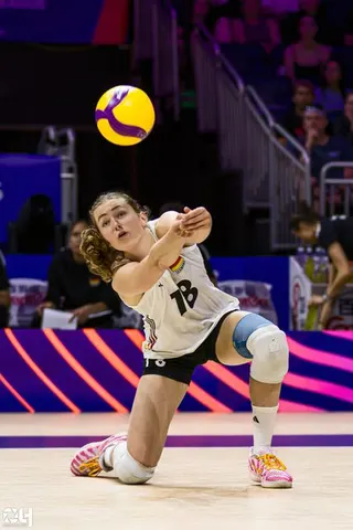 Photo 12 de l'album Ligue des Nations de Volleyball (VNL) – Jour 2 – Québec 2026