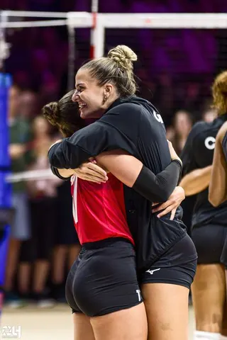 Photo 305 de l'album Ligue des Nations de Volleyball (VNL) – Jour 2 – Québec 2026