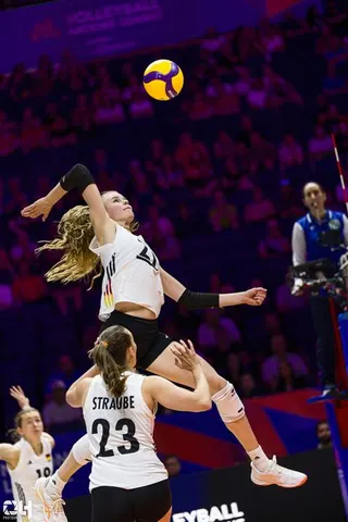 Photo 66 de l'album Ligue des Nations de Volleyball (VNL) – Jour 2 – Québec 2026