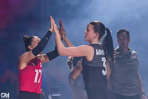 Photo 124 de l'album Ligue des Nations de Volleyball (VNL) – Jour 2 – Québec 2026
