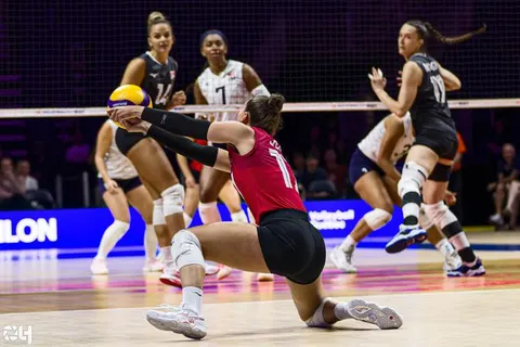 Photo 230 de l'album Ligue des Nations de Volleyball (VNL) – Jour 2 – Québec 2026