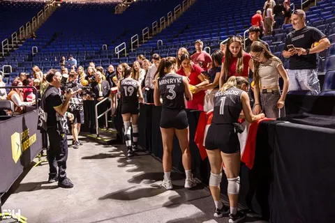 Photo 324 de l'album Ligue des Nations de Volleyball (VNL) – Jour 2 – Québec 2026