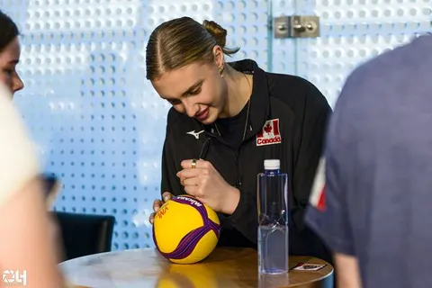 Photo 21 de l'album Ligue des Nations de Volleyball (VNL) – Jour 3 – Québec 2026