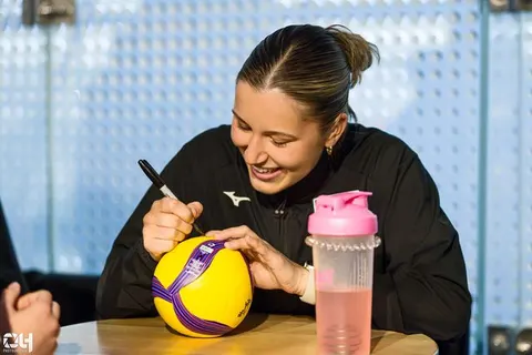 Photo 23 de l'album Ligue des Nations de Volleyball (VNL) – Jour 3 – Québec 2026