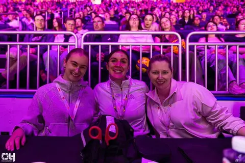 Photo 70 de l'album Ligue des Nations de Volleyball (VNL) – Jour 3 – Québec 2026