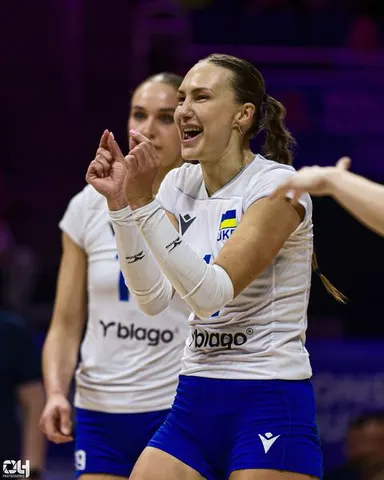 Photo 18 de l'album Ligue des Nations de Volleyball (VNL) – Jour 3 – Québec 2026