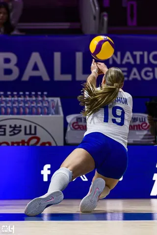 Photo 17 de l'album Ligue des Nations de Volleyball (VNL) – Jour 3 – Québec 2026