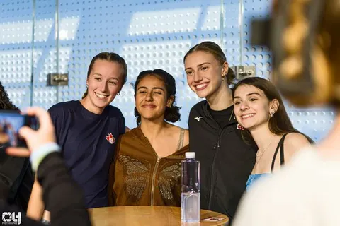 Photo 24 de l'album Ligue des Nations de Volleyball (VNL) – Jour 3 – Québec 2026