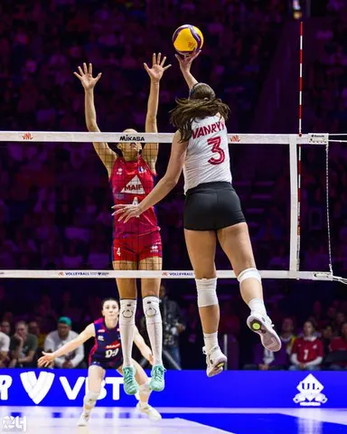 Photo 145 de l'album Ligue des Nations de Volleyball (VNL) – Jour 4 – Québec 2026