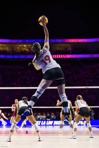 Photo 142 de l'album Ligue des Nations de Volleyball (VNL) – Jour 4 – Québec 2026