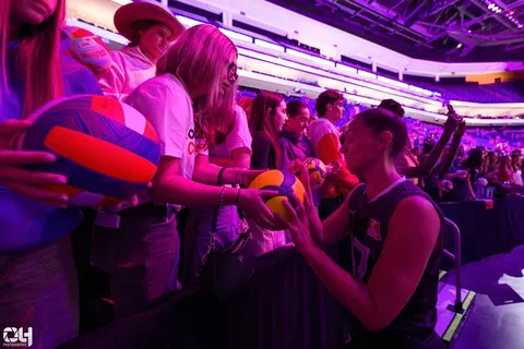 Photo 228 de l'album Ligue des Nations de Volleyball (VNL) – Jour 4 – Québec 2026