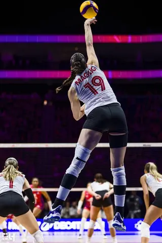 Photo 77 de l'album Ligue des Nations de Volleyball (VNL) – Jour 4 – Québec 2026