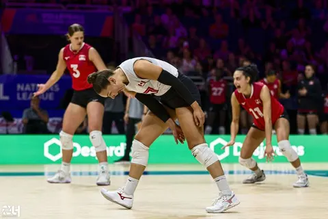 Photo 242 de l'album Ligue des Nations de Volleyball (VNL) – Jour 5 – Québec 2026