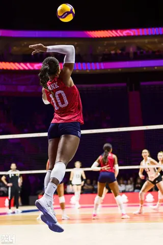 Photo 31 de l'album Ligue des Nations de Volleyball (VNL) – Jour 5 – Québec 2026