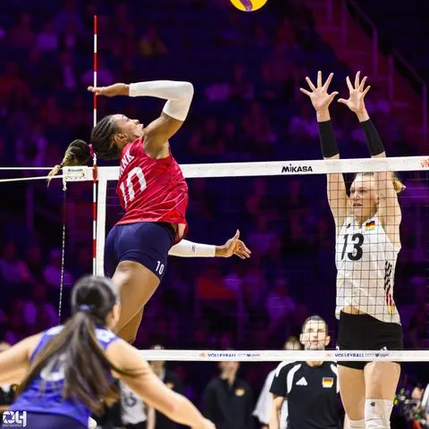 Photo 18 de l'album Ligue des Nations de Volleyball (VNL) – Jour 5 – Québec 2026
