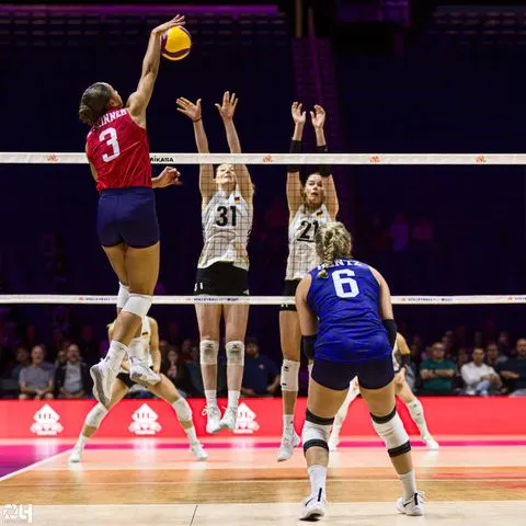 Photo 54 de l'album Ligue des Nations de Volleyball (VNL) – Jour 5 – Québec 2026