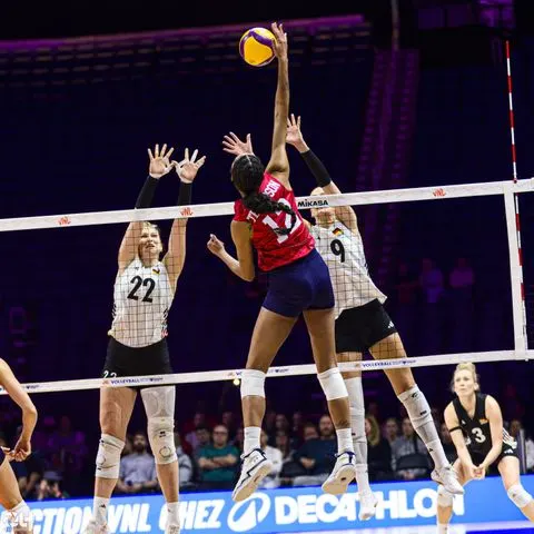 Photo 14 de l'album Ligue des Nations de Volleyball (VNL) – Jour 5 – Québec 2026