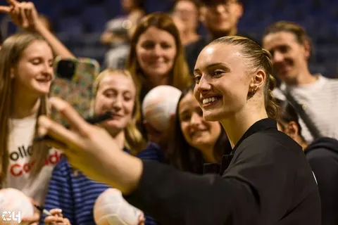 Photo 413 de l'album Ligue des Nations de Volleyball (VNL) – Jour 5 – Québec 2026