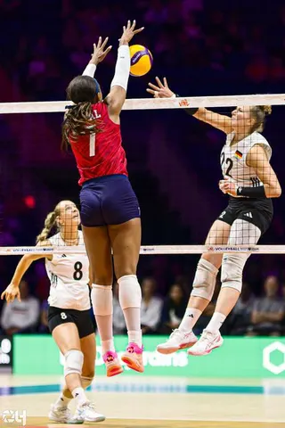 Photo 76 de l'album Ligue des Nations de Volleyball (VNL) – Jour 5 – Québec 2026