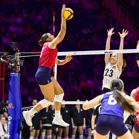 Photo 34 de l'album Ligue des Nations de Volleyball (VNL) – Jour 5 – Québec 2026