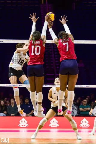 Photo 49 de l'album Ligue des Nations de Volleyball (VNL) – Jour 5 – Québec 2026