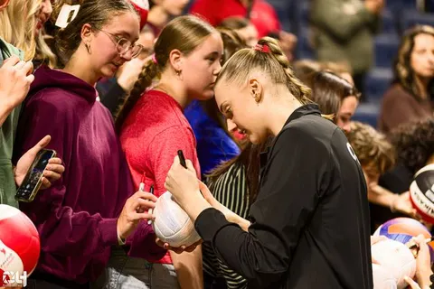 Photo 409 de l'album Ligue des Nations de Volleyball (VNL) – Jour 5 – Québec 2026