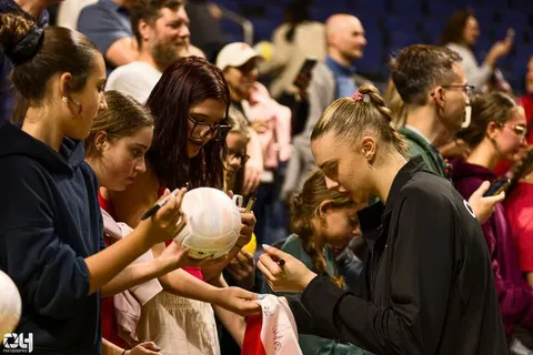 Photo 412 de l'album Ligue des Nations de Volleyball (VNL) – Jour 5 – Québec 2026