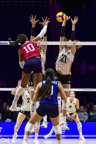Photo 46 de l'album Ligue des Nations de Volleyball (VNL) – Jour 5 – Québec 2026