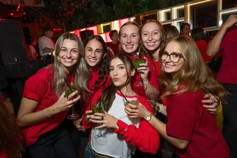 Photo 105 de l'album Red Flag Party — Médecine × Médecine dentaire, Université Laval