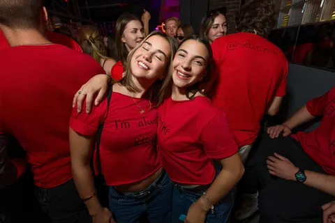 Photo 121 de l'album Red Flag Party — Médecine × Médecine dentaire, Université Laval