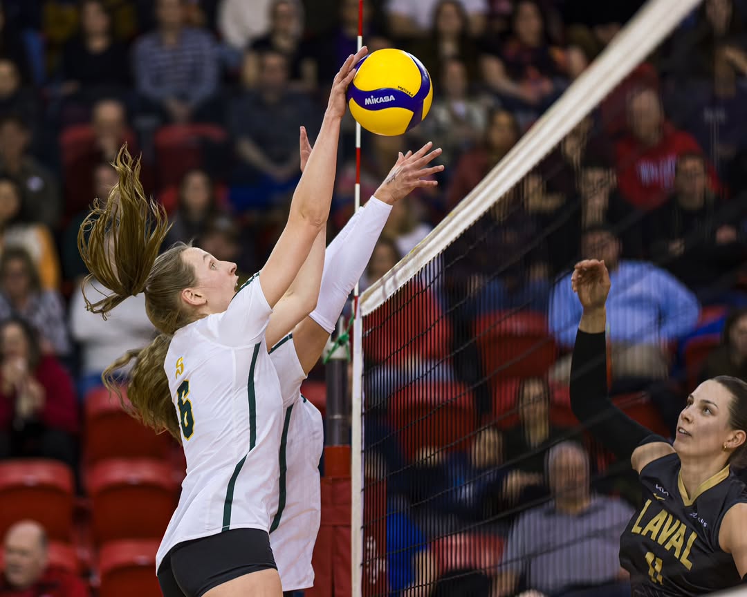 Action d'équipe de volleyball